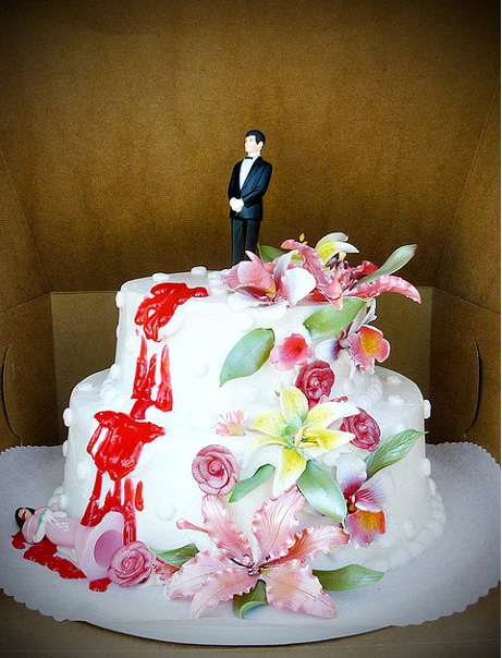 Bride in pink cake topper falls off floral divorce cake | riotdaily.com