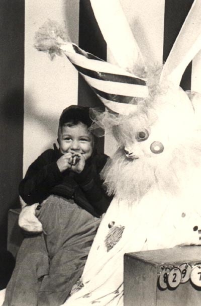 wtf-creepy-easterbunny2