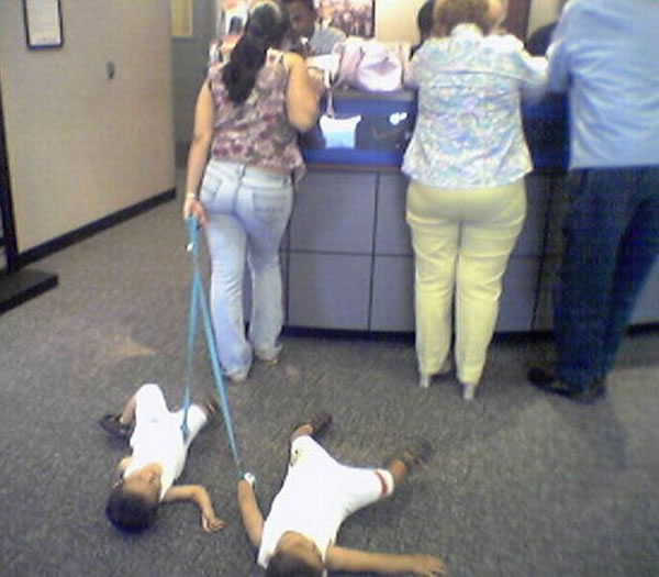 WTF-Mom-Fails19- kids on leashes floor bad mother parenting
