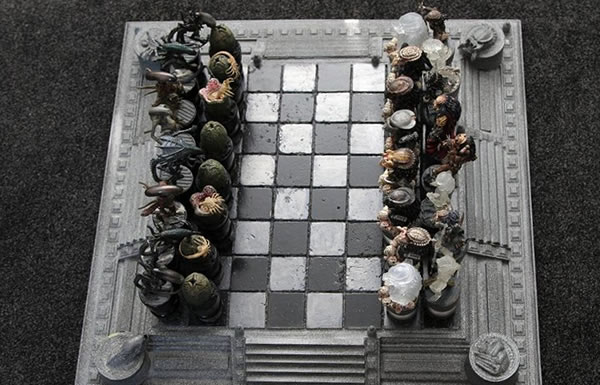alien-vs-predator-chess-set3