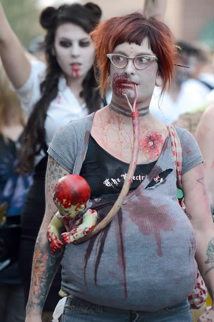 11 Awesome Pregnant Zombies | Riot Daily