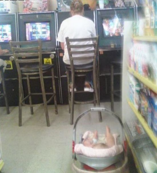 WTF-Mom-Fails5- gambling mother baby- bad parent slot machine