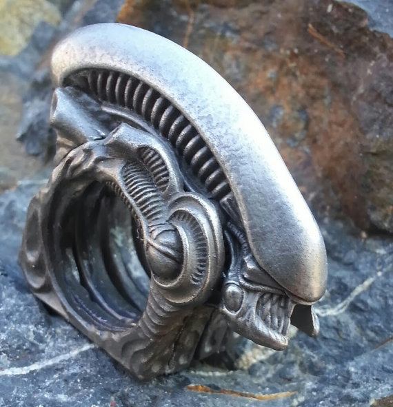 alien_brass_knuckles_3